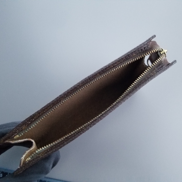 Louis Vuitton Vintage Classic Pouch - Picture 8 of 12
